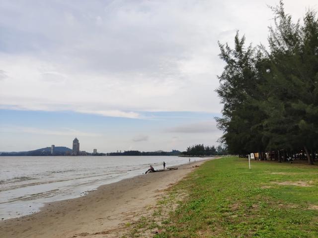 Photo of Taman Awam Teluk Likas, Kota Kinabalu, Sabah. - Kota Kinabalu, Sabah, Malaysia