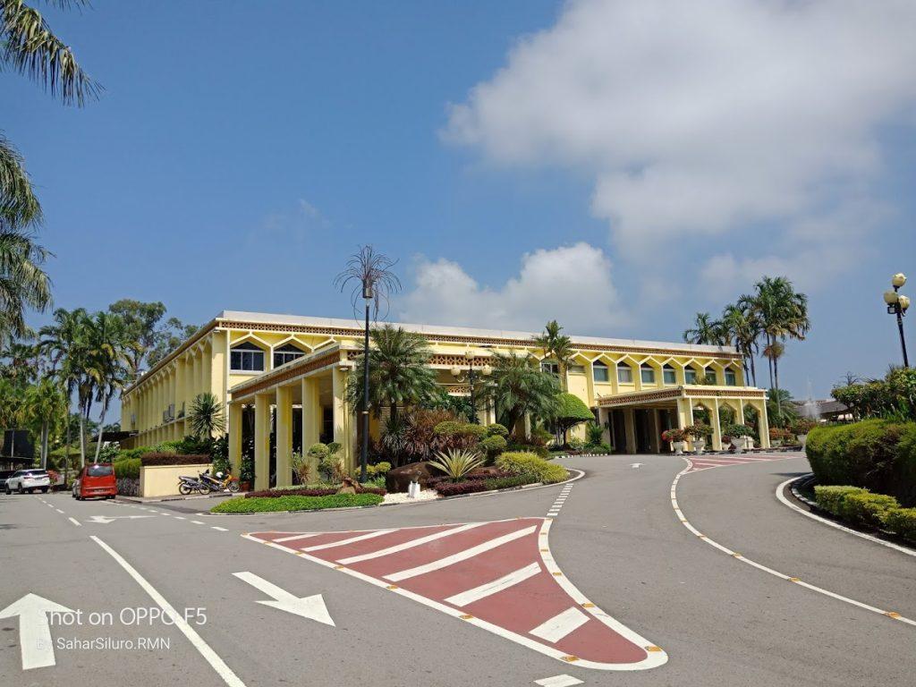 Photo of Sabah State Palace - Kota Kinabalu, Sabah, Malaysia background