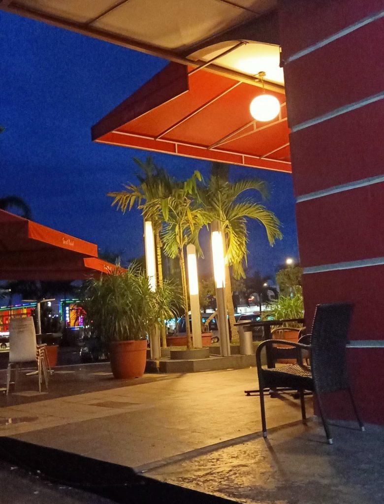 Background Blur Cover