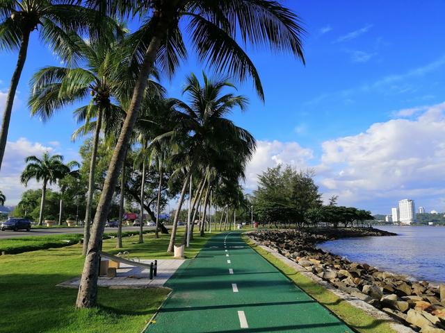 Photo of Teluk Likas Beach - Kota Kinabalu, Sabah, Malaysia