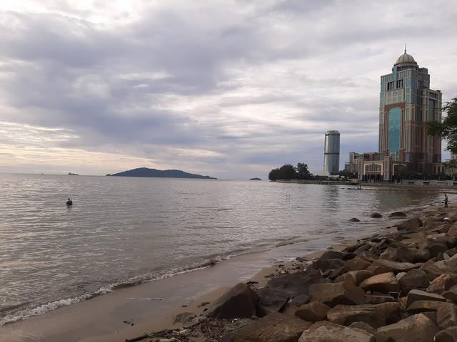 Photo of Teluk Likas Beach - Kota Kinabalu, Sabah, Malaysia