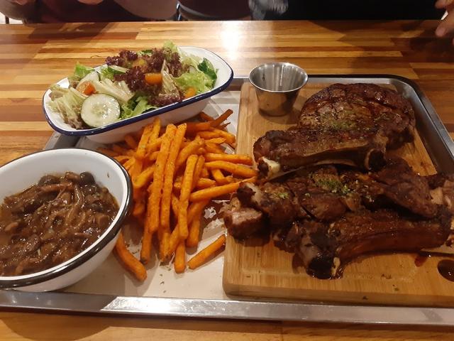 Photo of Happy Place Restaurant & Bar - Kota Kinabalu, Sabah, Malaysia