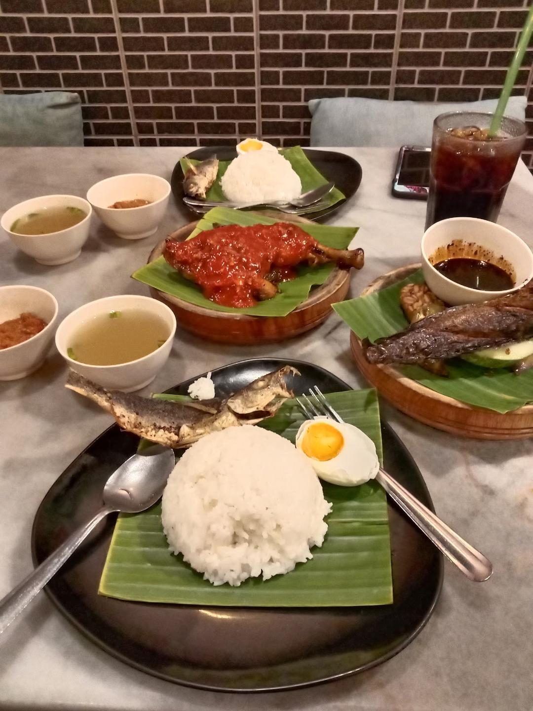 Photo of Supreme Ayam Penyet Cafe - Kota Kinabalu, Sabah, Malaysia