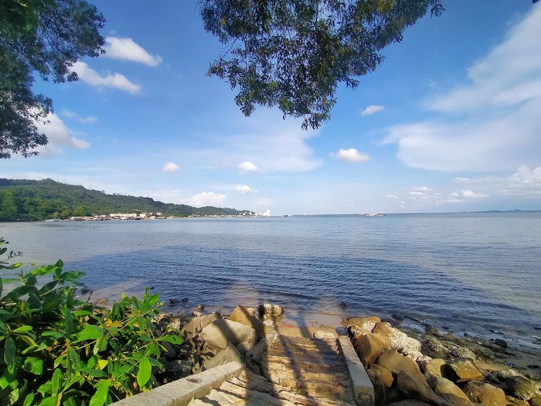 Photo of Santai Pantai Pasir Putih Sandakan (山打根白沙岗海滩美食中心) - Sandakan, Sabah, Malaysia