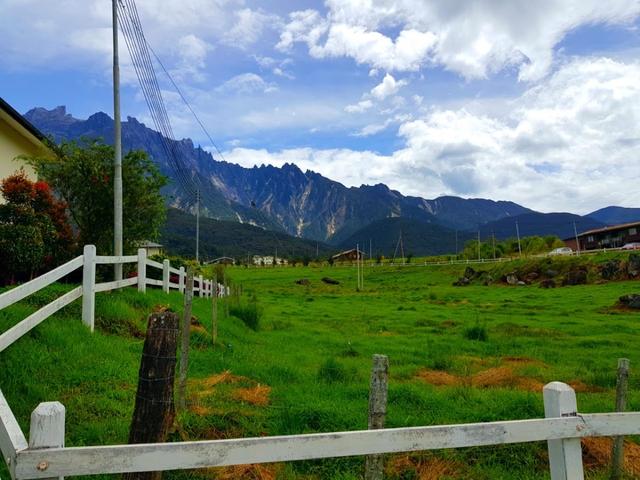 Photo of Roundabout Desa Dairy Farm Signature Direction Decoration Kundasang, Sabah. - Kundasang, Sabah, Malaysia