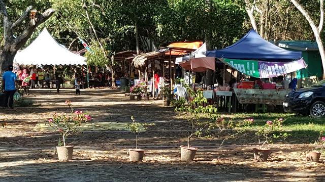 Photo of Gerai-gerai Trek Masuk Bukit Kinandukan - Papar, Sabah, Malaysia