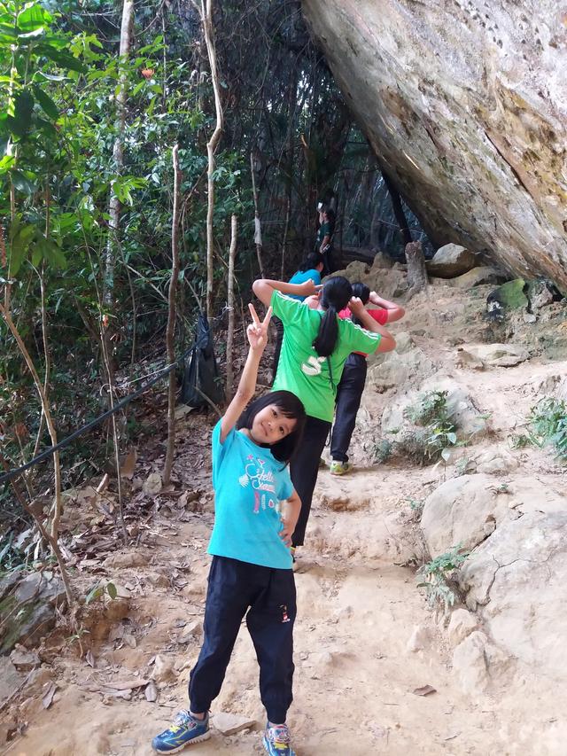 Photo of Gerai-gerai Trek Masuk Bukit Kinandukan - Papar, Sabah, Malaysia