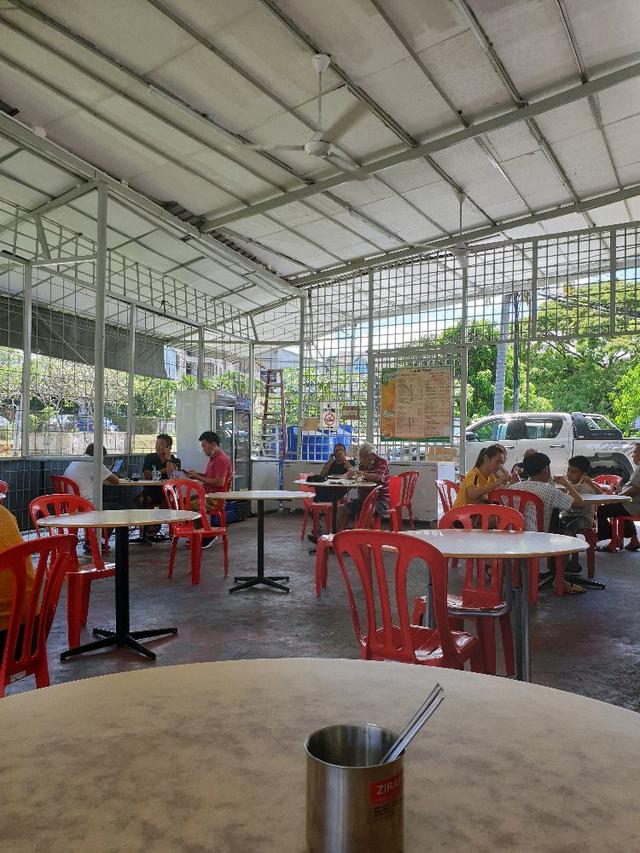 Photo of Kedai Kopi Luyang 6 hainanese chicken rice Andrew Wong Hainan Chicken Rice 王興豪海南雞飯 - Kota Kinabalu, Sabah, Malaysia