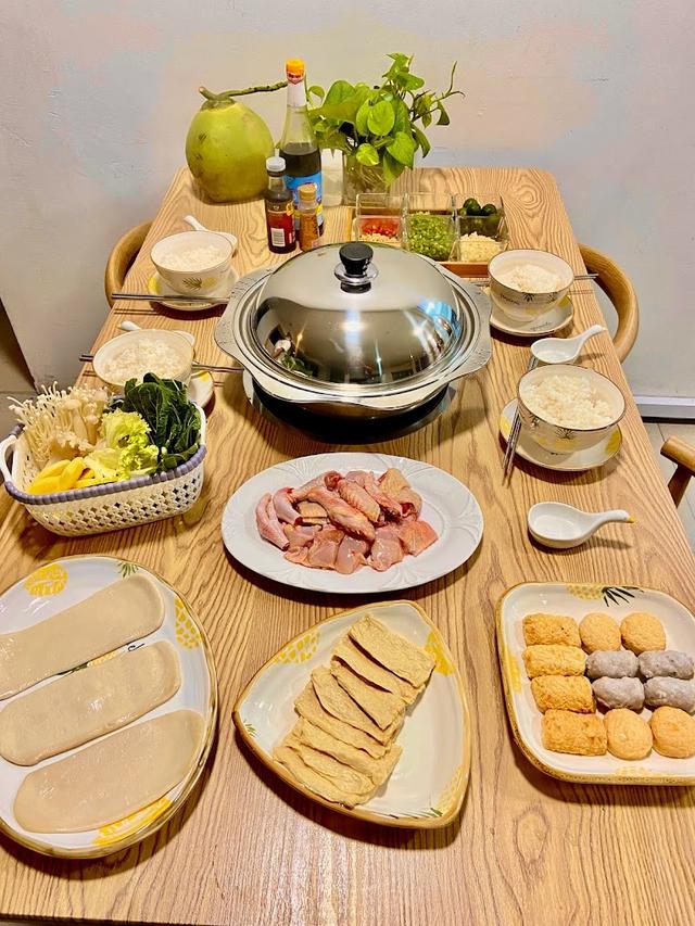 Photo of Yeyeye coconut chicken hot pot - Kota Kinabalu, Sabah, Malaysia