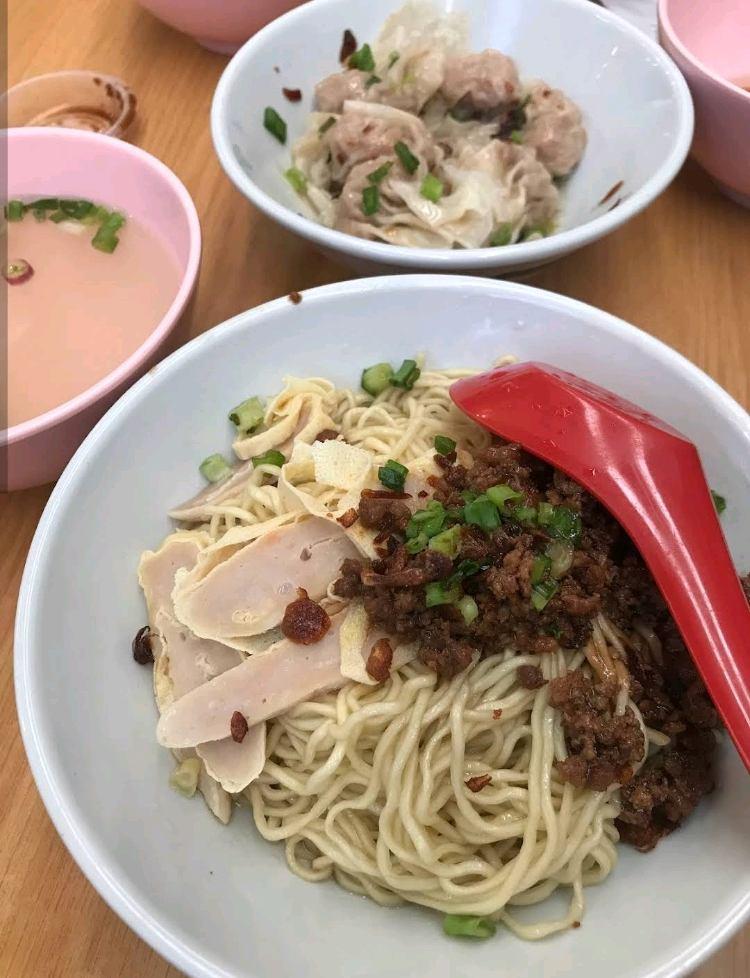 Photo of Auntie Jun’s Marudi Mee Kolo 阿Jun姨马鲁帝干捞面 - Kota Kinabalu, Sabah, Malaysia