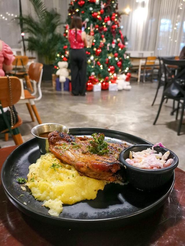 Photo of Happy Place Restaurant & Bar - Kota Kinabalu, Sabah, Malaysia