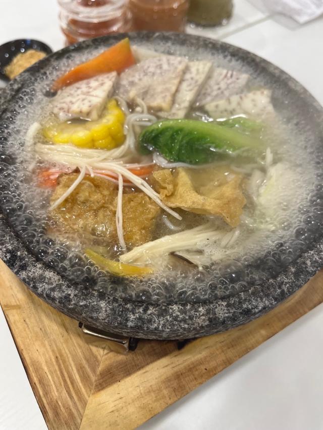 Photo of Young Sanna Mee (Kota Kinabalu) - Kota Kinabalu, Sabah, Malaysia