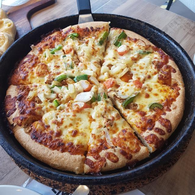 Photo of Pizza Hut Setia Tropika (Curbside Pickup Available) - Johor Bahru, Johor, Malaysia