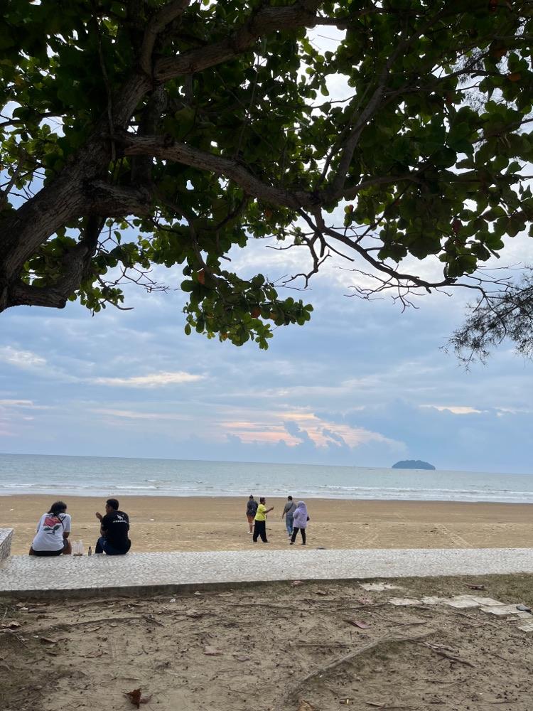 Photo of Tanjung Aru Beach - Kota Kinabalu, Sabah, Malaysia