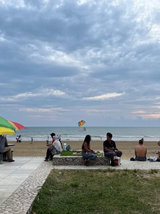 Photo of Tanjung Aru Beach - Kota Kinabalu, Sabah, Malaysia