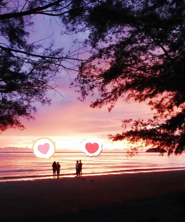 Photo of Tanjung Aru Beach - Kota Kinabalu, Sabah, Malaysia