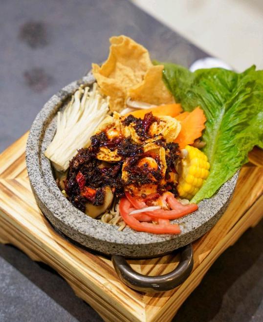 Photo of Young Sanna Mee (Kota Kinabalu) - Kota Kinabalu, Sabah, Malaysia