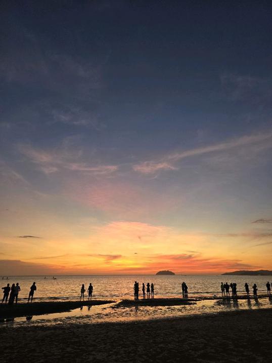Photo of Tanjung Aru Beach - Kota Kinabalu, Sabah, Malaysia