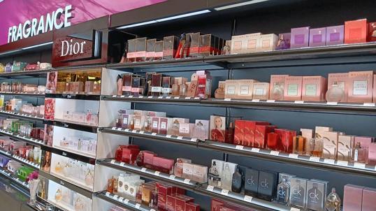 Photo of Benefit Cosmetics Brow Bar Lounge (Sephora Suria Sabah) - Kota Kinabalu, Sabah, Malaysia