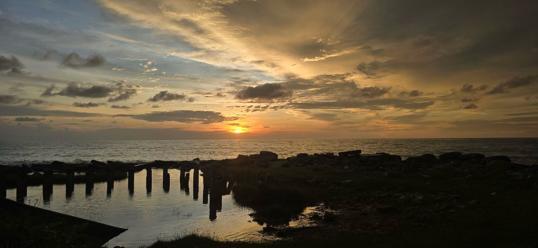 Photo of Tanjung Aru Beach - Kota Kinabalu, Sabah, Malaysia