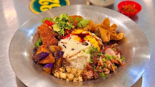 Photo of 亚燕 AH YEN SANDAKAN TRADITIONAL FRIED PORK KUEY TEOW (SINCE 1940) SURIA - Kota Kinabalu, Sabah, Malaysia