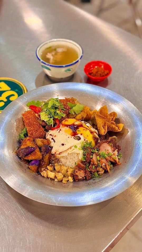 Photo of 亚燕 AH YEN SANDAKAN TRADITIONAL FRIED PORK KUEY TEOW (SINCE 1940) SURIA - Kota Kinabalu, Sabah, Malaysia